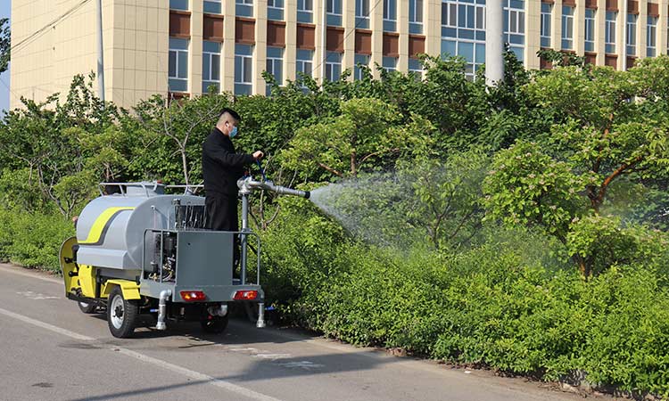 小型電動(dòng)三輪灑水車(chē)的保養(yǎng)說(shuō)明