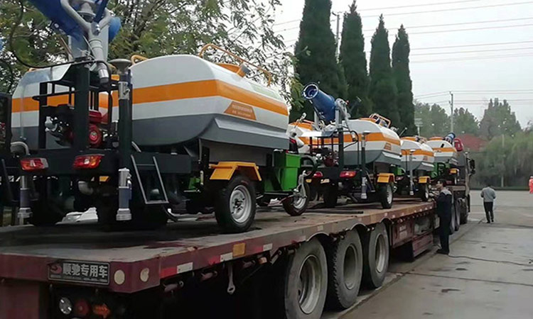 百易長(zhǎng)青灑水車