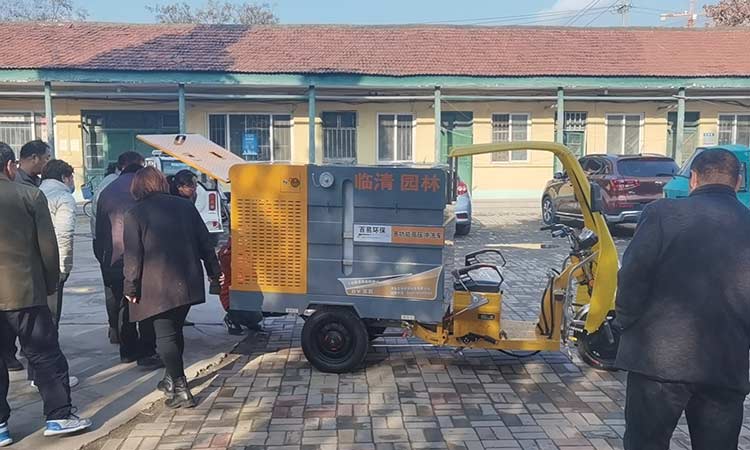 多功能高壓沖洗車進駐臨清環(huán)衛(wèi)公司培訓現場