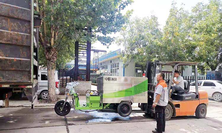 發(fā)往湖南環(huán)衛(wèi)公司的三輪高溫高壓清洗車，用于市政環(huán)衛(wèi)高溫高壓作業(yè)