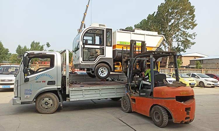 小型四輪電動(dòng)垃圾車