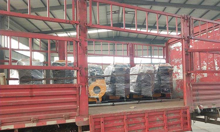 秋風(fēng)掃落葉，環(huán)衛(wèi)很辛苦，小型吸葉機神助攻