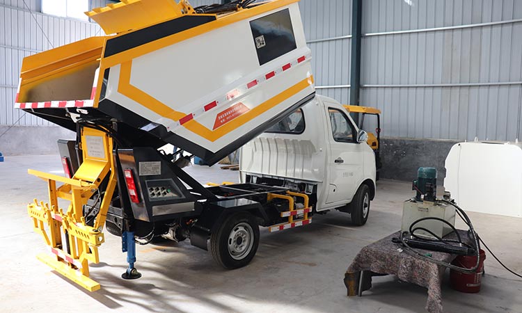 可上牌純電動(dòng)后裝式四輪垃圾清運(yùn)車