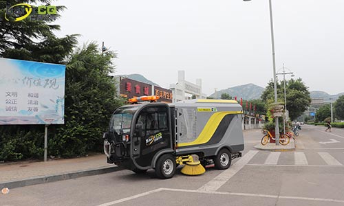 純電動(dòng)小型洗掃車(chē)有什么優(yōu)勢(shì)？