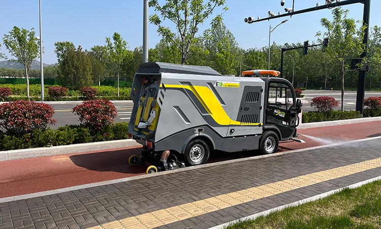 深度清潔車(chē)，人行道路面清潔后路見(jiàn)本色