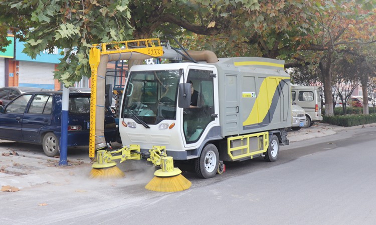 落葉清掃車的是怎樣快速收集落葉的？