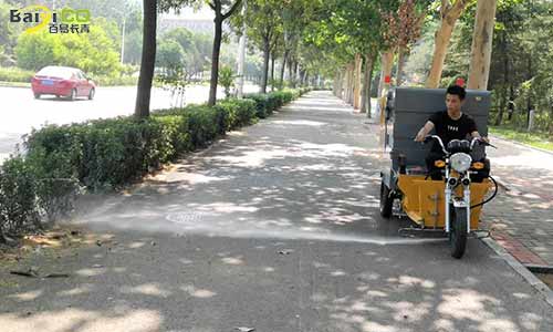 電動(dòng)三輪高壓清洗車，車身小巧高壓沖洗不傷路面