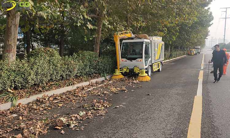 多功能樹葉收集車