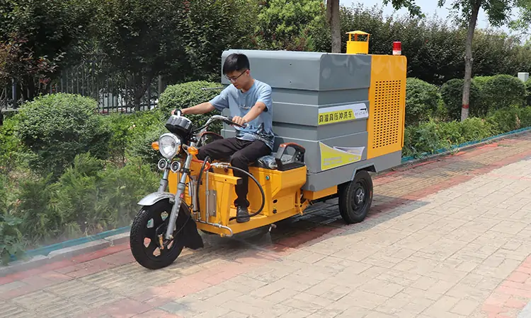 三輪高溫高壓清洗車(chē)