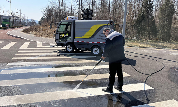 純電動四輪高壓清洗車