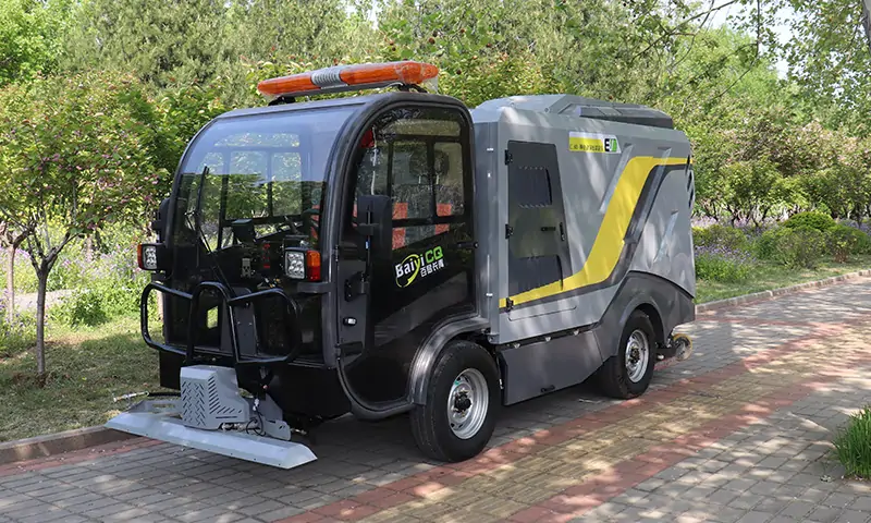 人行道輔道如何深度清洗？小型深度清潔車(chē)的實(shí)際使用效果怎么樣？