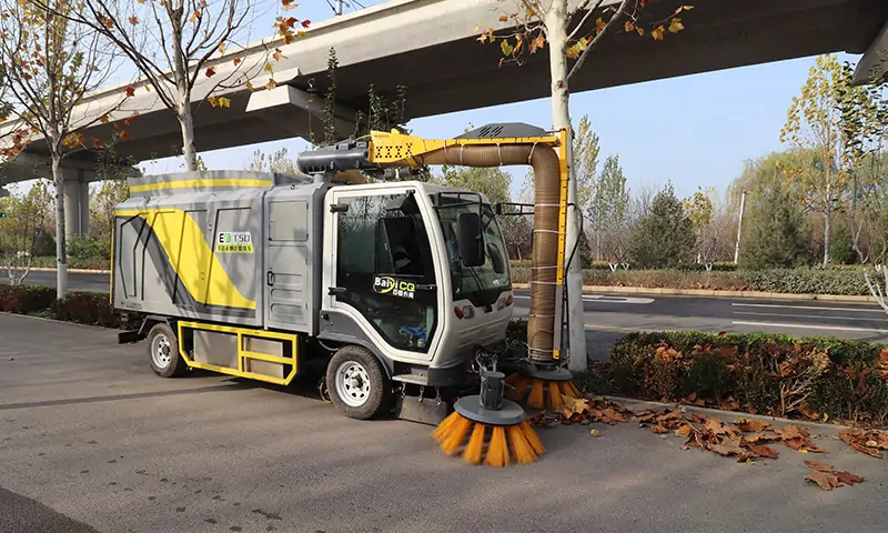 百易多功能樹葉收集車-秋冬季人行道落葉收集顯神通！