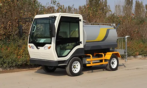 如何解決環(huán)衛(wèi)車輛無法進(jìn)入小區(qū)消毒抑塵的問題？今天，介紹一款可解決此問題的小型灑水抑塵車！