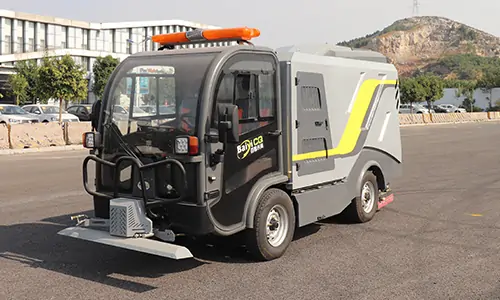 純電動(dòng)深度清潔車(chē)冬季路面清潔不殘留污水，不會(huì)導(dǎo)致路面結(jié)冰