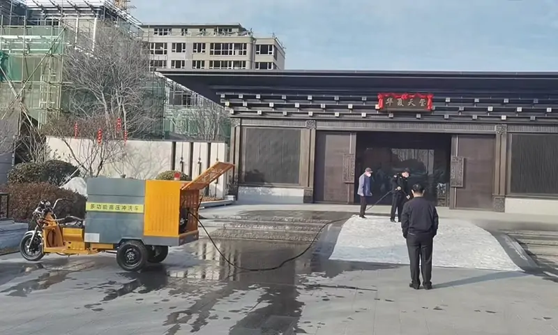 多功能高壓沖洗車助力山東某環(huán)衛(wèi)，用于路面清洗養(yǎng)護(hù)，景區(qū)道路沖洗！