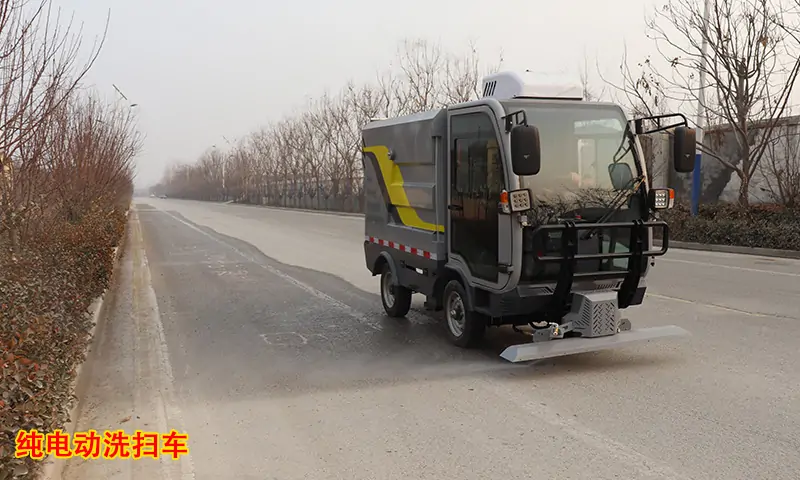 在全世界暢銷的電動(dòng)小型高壓沖洗車，解決95%環(huán)衛(wèi)難題，你不想試一下效果嗎？