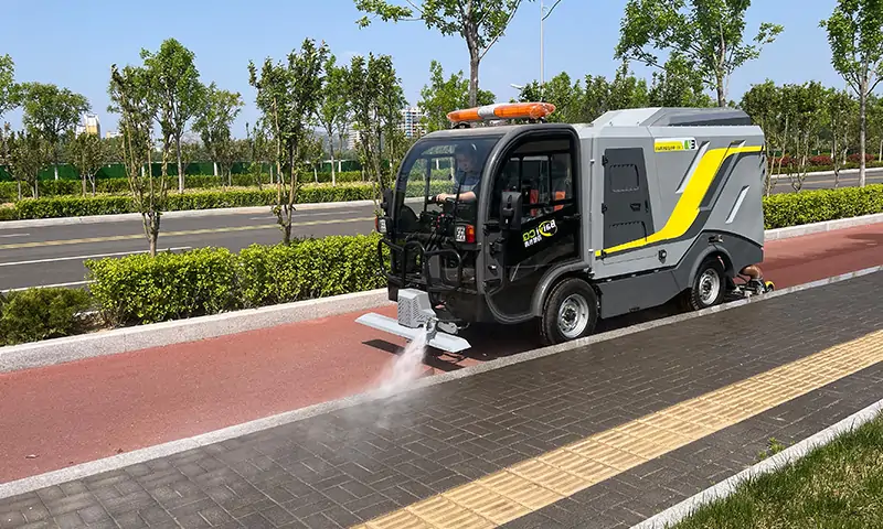 純電動(dòng)小型深度清潔車(chē)-機(jī)場(chǎng)景區(qū)物業(yè)人行道、輔道等路段衛(wèi)生治理，純電動(dòng)，更環(huán)保?。?！