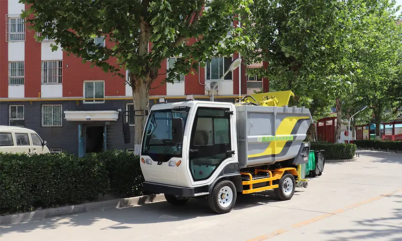 忘了汽油版本環(huán)衛(wèi)車吧！這款純電動(dòng)后裝式垃圾清運(yùn)車，可解決眾多垃圾轉(zhuǎn)運(yùn)難題！