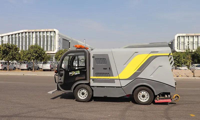 純電動(dòng)深度清潔車(chē)，深度清潔，以克論凈，完成區(qū)域地面深度清潔，還原路面本色！