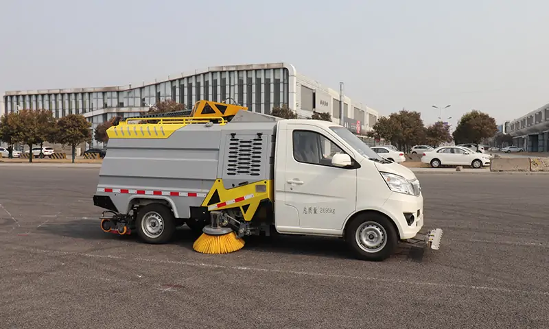 新品上市！新能源純電動(dòng)洗掃車亮相！長(zhǎng)安底盤可上牌，可旋轉(zhuǎn)機(jī)械臂帶高壓沖洗顯奇效！