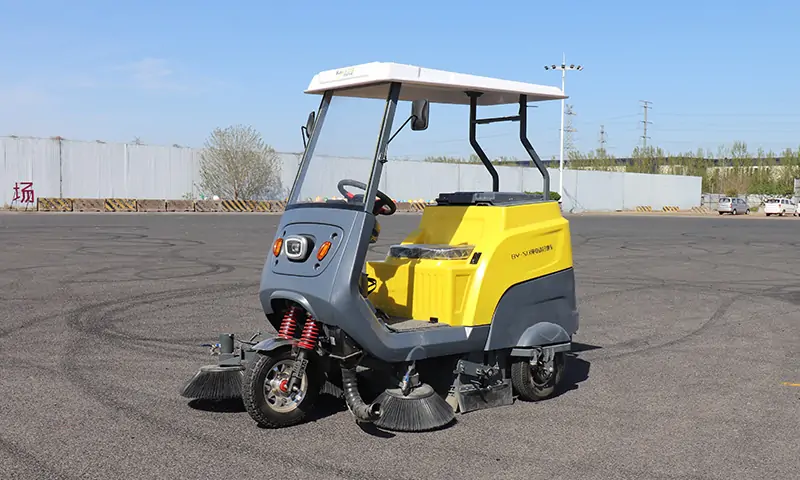 純電動清掃車！體積小巧，通過性強，單人駕駛操作無壓力，一起來看一下吧！
