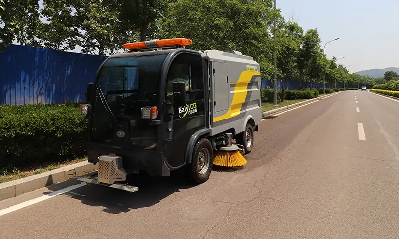 機(jī)場(chǎng) 廠(chǎng)區(qū) 園林 物業(yè)地面洗掃問(wèn)題，一車(chē)解決！見(jiàn)證純電動(dòng)洗掃車(chē)的洗掃魅力吧！