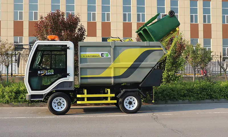 高效環(huán)保的四輪電動(dòng)后裝式垃圾清運(yùn)車，搖桿控制，雙人駕駛室，液壓動(dòng)力十足！