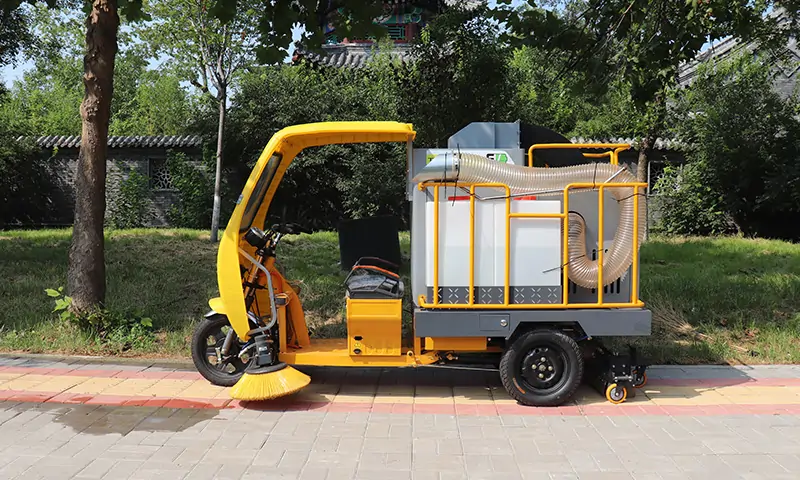 高效便捷的秋季落葉收集轉(zhuǎn)運(yùn)專用車輛，三輪駕駛式樹葉收集車！