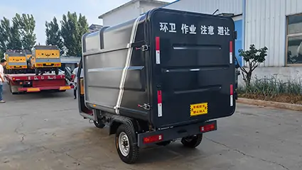側(cè)裝式垃圾清運(yùn)車(chē)BY-L30操作環(huán)境