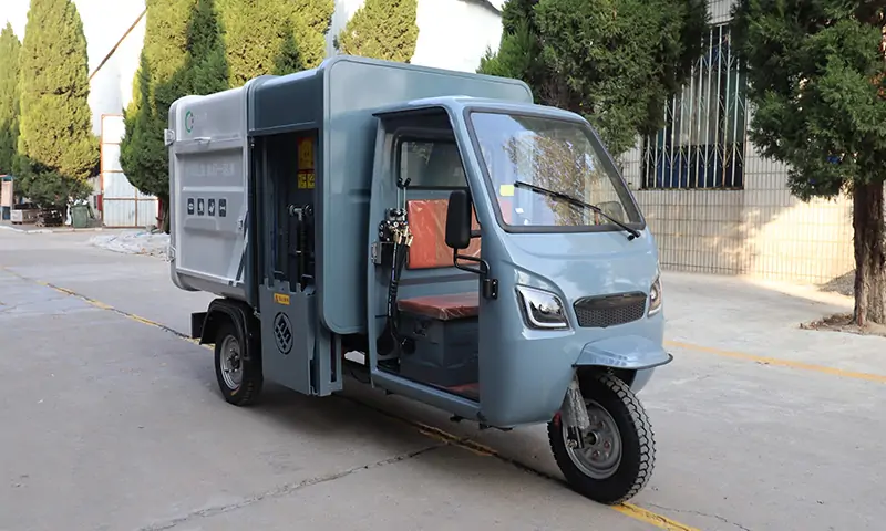 標(biāo)題：側(cè)裝式垃圾清運車：美好城市環(huán)境的助力者