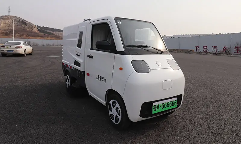 小型純電動(dòng)洗掃車：城市清潔新利器,功能多樣，應(yīng)用廣泛