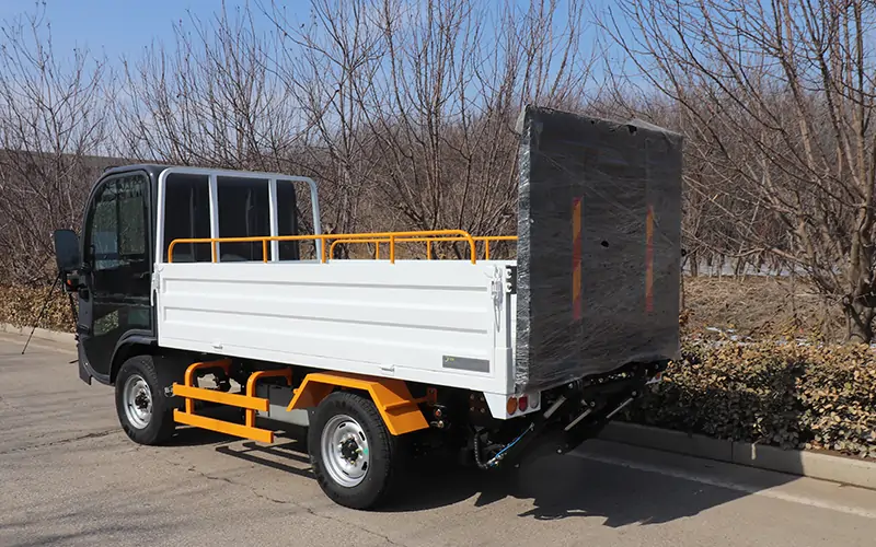 八桶式垃圾清運車BY-L8