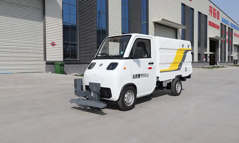 全能清潔新裝備：新能源路面養(yǎng)護(hù)車為城市環(huán)衛(wèi)注入新動(dòng)能