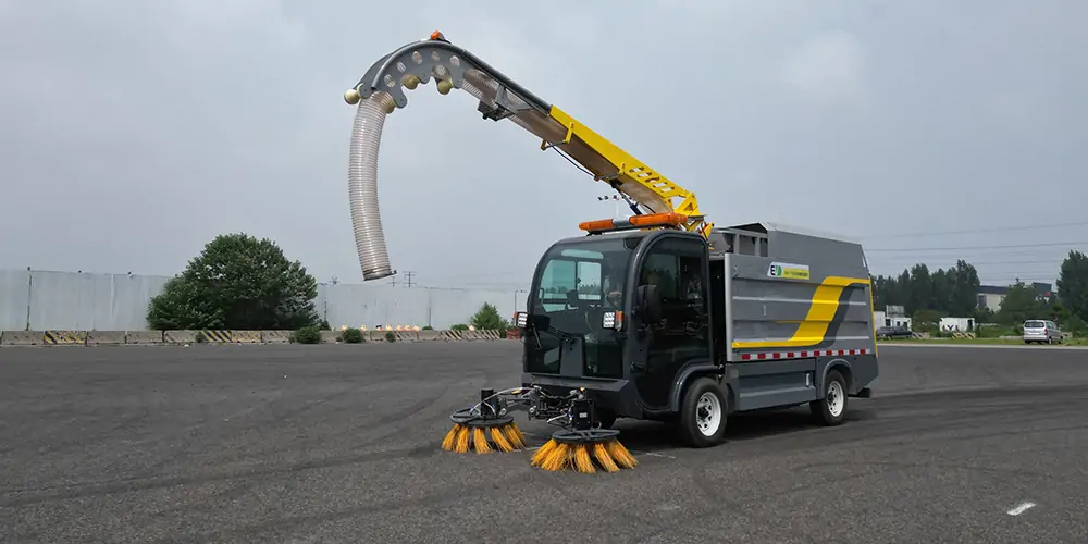 樹葉收集車，新能源樹葉收集車，多功能樹葉收集車，四輪樹葉收集車