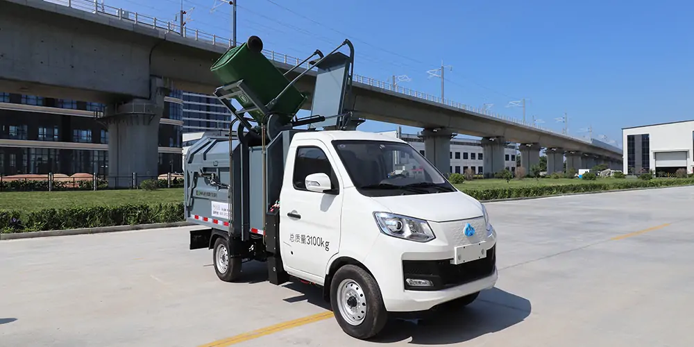 新能源側(cè)裝式垃圾車，新能源垃圾車，小型垃圾車，純電動(dòng)垃圾車