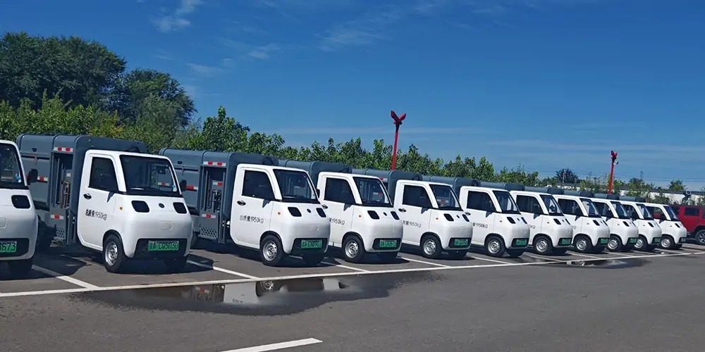 新能源側(cè)裝垃圾車，側(cè)裝式垃圾車，垃圾車，小型垃圾車