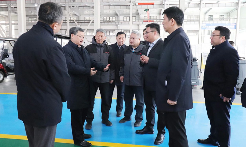 熱烈歡迎濟南市長于海田蒞臨巨能智造產(chǎn)業(yè)園區(qū)調(diào)研復(fù)工及科技創(chuàng)新發(fā)展情況！深入山東百易新能源環(huán)衛(wèi)車總裝車間參觀指導(dǎo)！