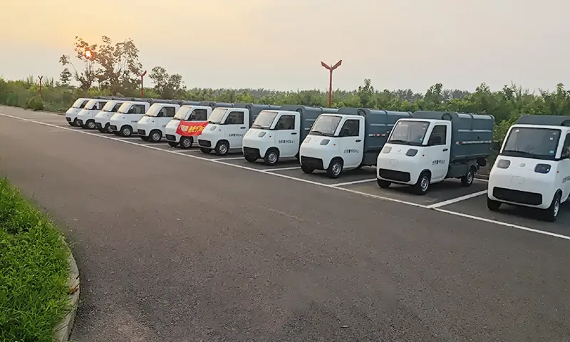 純電動垃圾車到貨客戶現(xiàn)場 助力城市環(huán)境衛(wèi)生建設(shè)