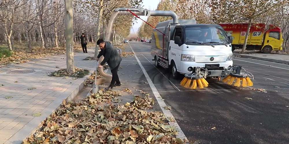 純電動(dòng)樹(shù)葉收集車_樹(shù)葉收集車_電動(dòng)樹(shù)葉收集車