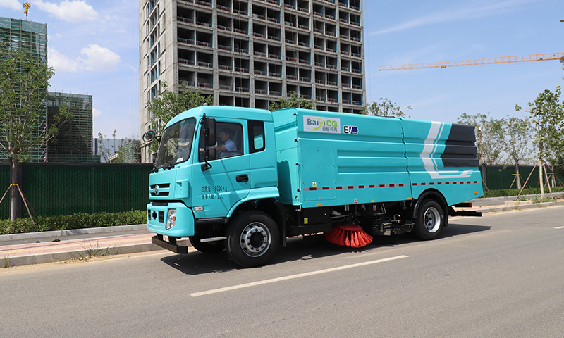 新能源洗掃車亮相城市街頭：智能清潔，守護城市“顏值”