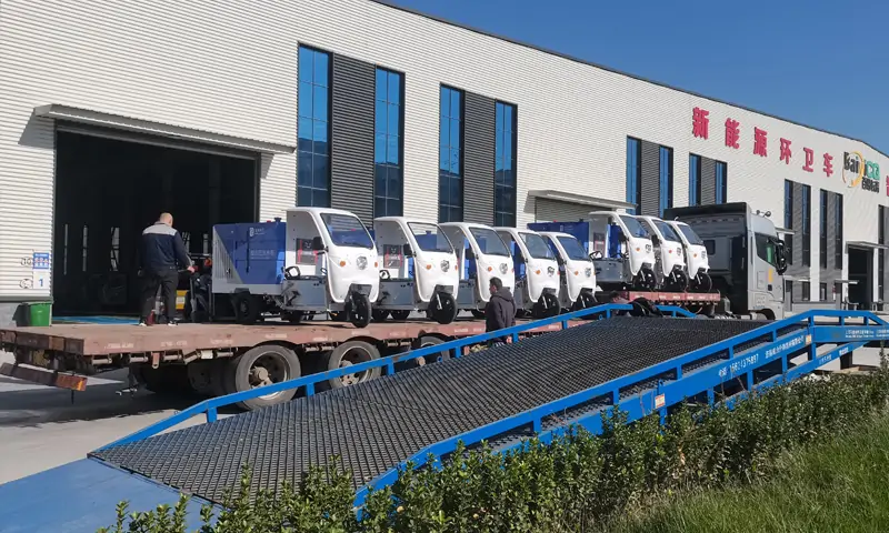 三輪多功能高壓清洗車交付客戶現(xiàn)場 小型化、多功能、易操作成亮點